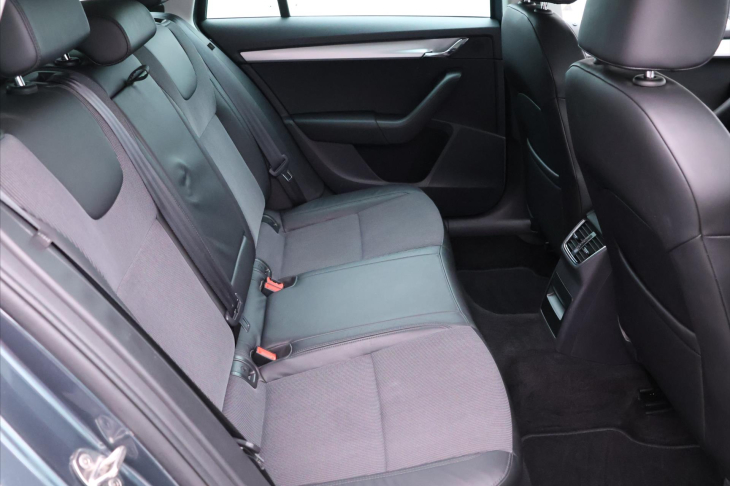 Škoda Octavia 1,0 TSI Style Plus Navi DPH