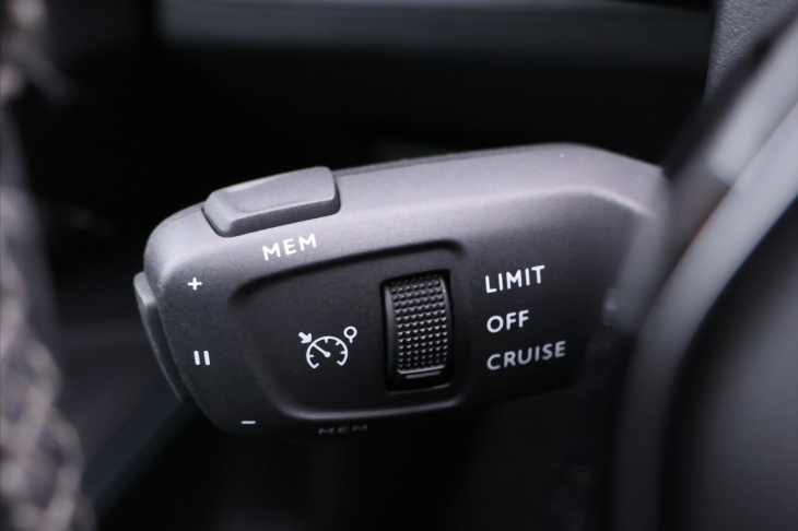 Peugeot 5008 1,5 HDI 96kW Allure 7-Míst DPH