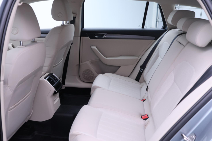 Škoda Superb 2,0 TDI DSG 4x4 CZ Style DPH