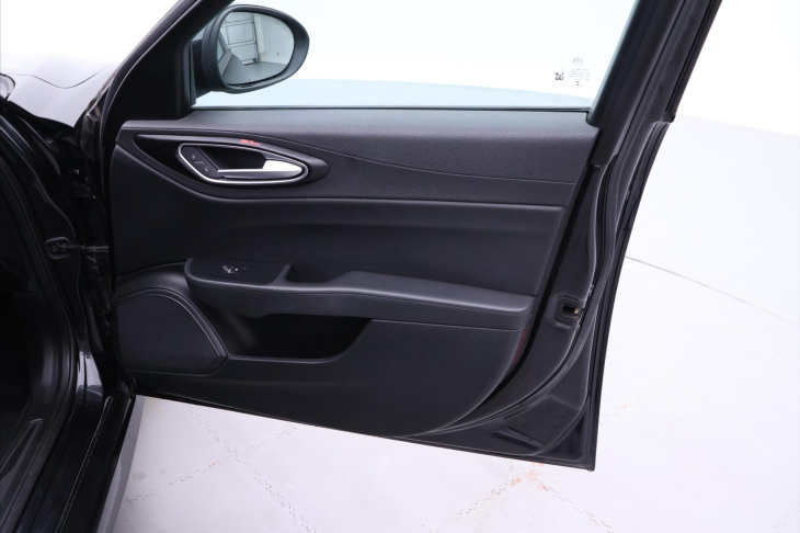 Alfa Romeo Giulia 2,1 JTD 110kW Aut. Navi Xenon