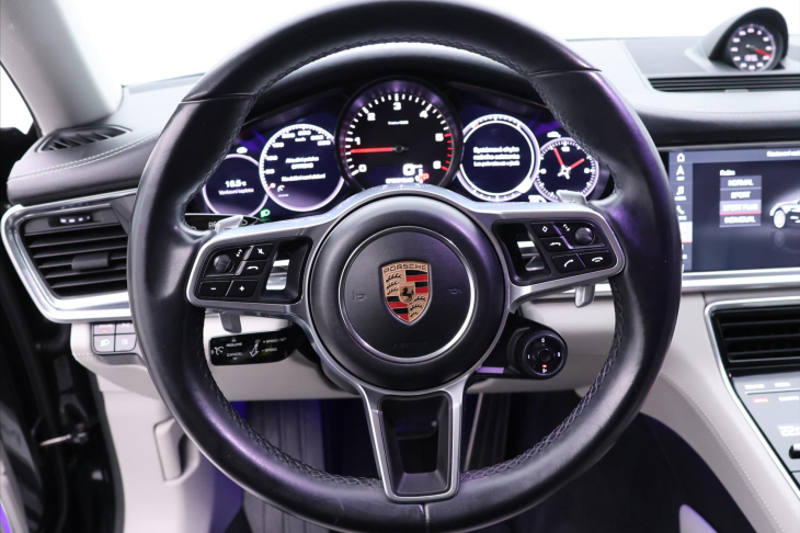 Porsche Panamera 4,0 V8 310kW Chrono Bose CZ 4S