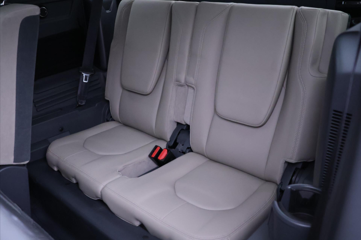 Land Rover Defender 2,0 D240 177kW Aut. AWD Tažné