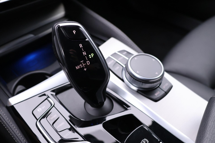 BMW Řada 5 2,0 530e xDrive 135kW CZ DPH