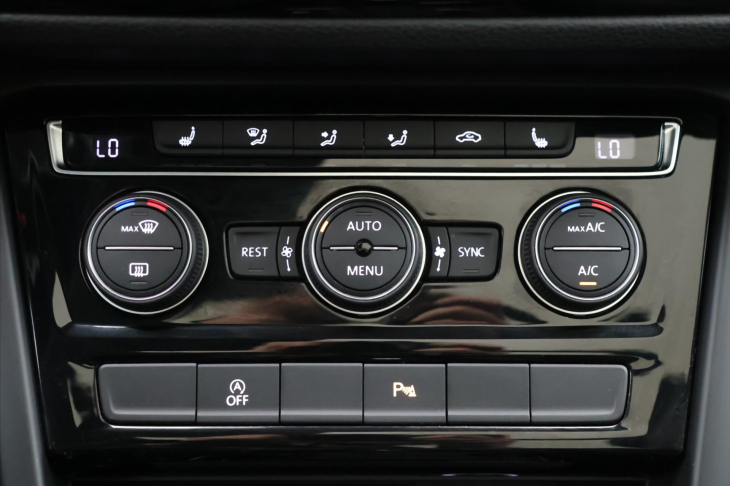 Volkswagen Touran 2,0 TDI DSG Highline 7Míst DPH