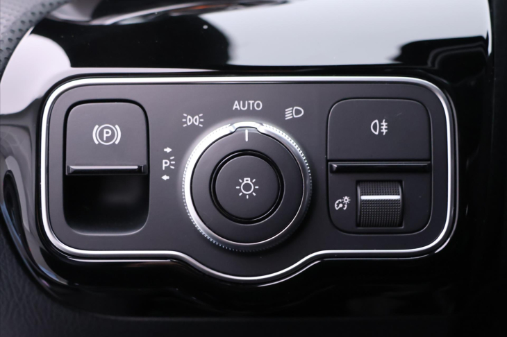 Mercedes-Benz CLA 1.3 180 100kW AMG LINE CZ DPH