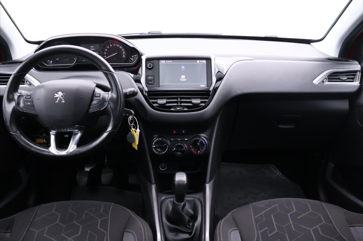 Peugeot 2008 1,2 PT 61kW CZ Klima Panorama