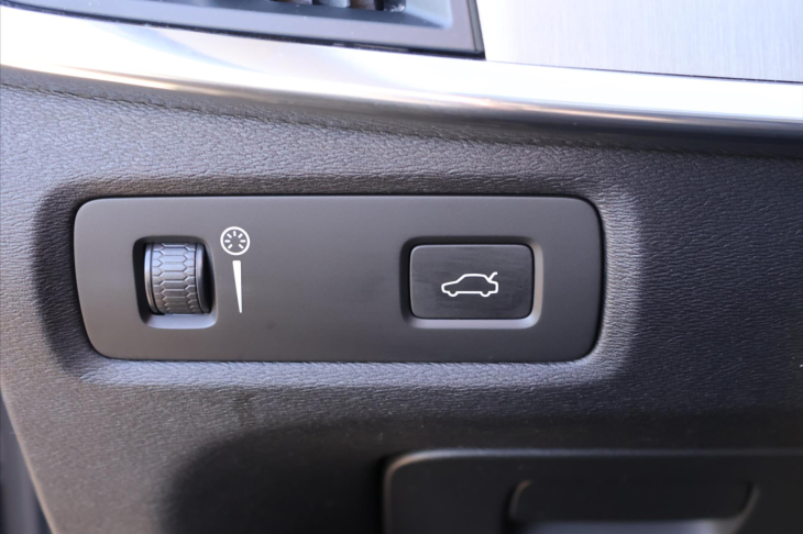 Volvo V90 2,0 110kW ALU Tažné Serviska