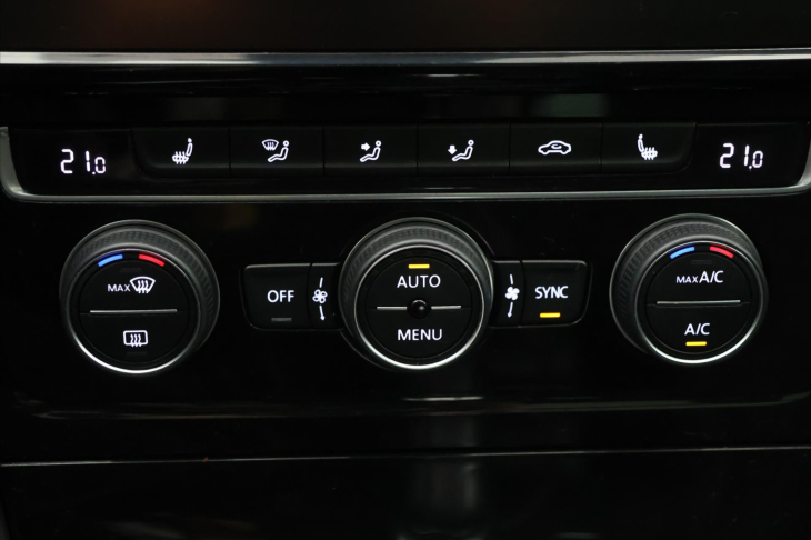 Volkswagen Golf 2,0 TSI R 228kW 4M DSG Virtual