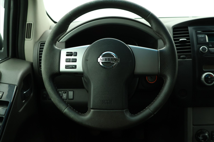 Nissan Pathfinder 2,5 dCi 140kW 4x4 7-Míst Tažné