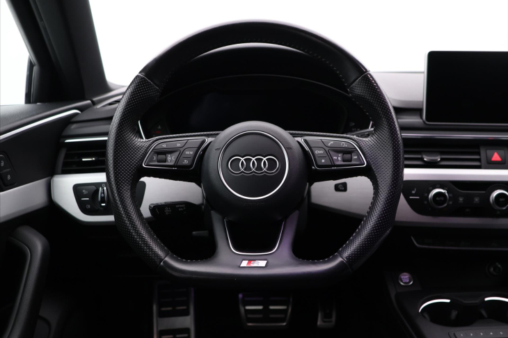 Audi A4 3,0 TDI quattro S-line S-Tronic