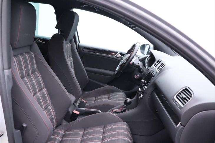 Volkswagen Golf 2.0 GTI 155kW DSG Xenon CZ