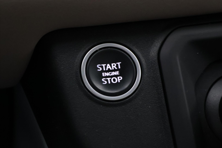 Land Rover Defender 2,0 D240 177kW Aut. AWD Tažné