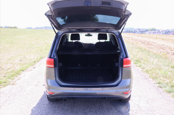 Volkswagen Touran 2,0 TDI 110kW DSG LED 1.Maj.