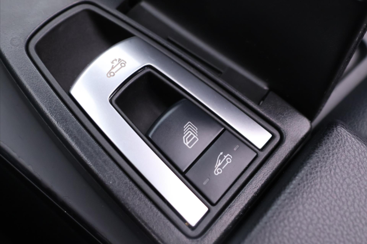 Mercedes-Benz Třídy E 2,2 CDI 125kW Elegance Cabrio