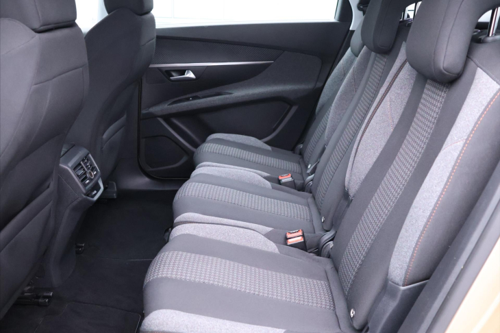 Peugeot 5008 1,2 PureTech 96kW Navi Virtual