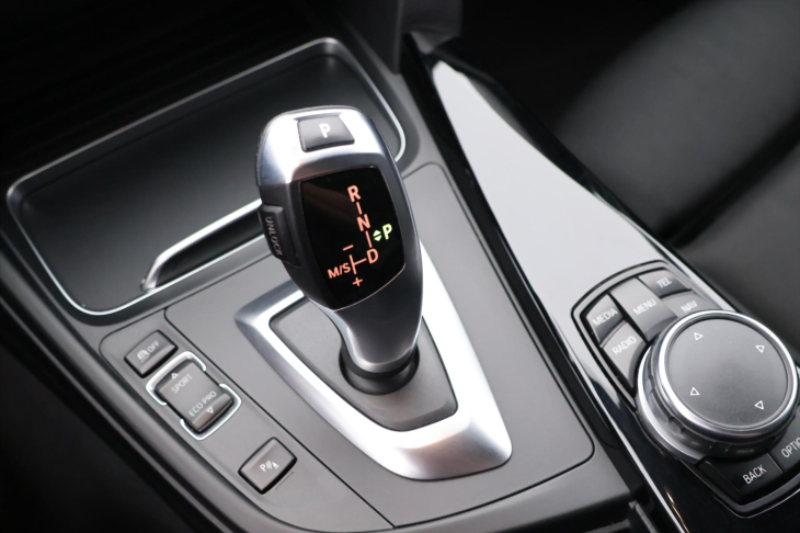 BMW Řada 3 2,0 320d xDrive 140kW Sport