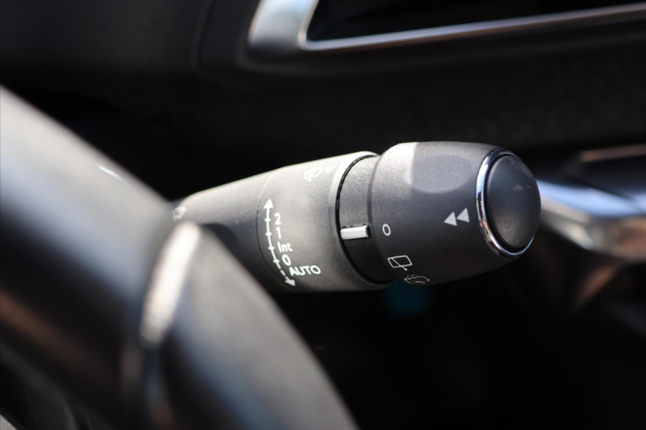 Peugeot 5008 1,2 PT Aut. Allure 7-Míst DPH