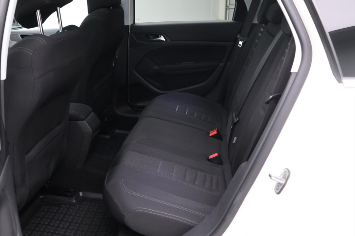 Peugeot 308 1,2 PT 96kW Allure LED Pano