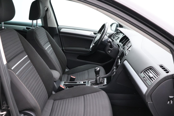 Volkswagen Golf 1,4 TSI 92kW Cup 1.Maj Navi