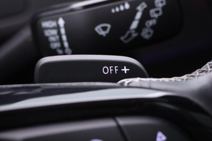 Volkswagen Golf 2,0 TSI R 228kW 4M DSG Virtual