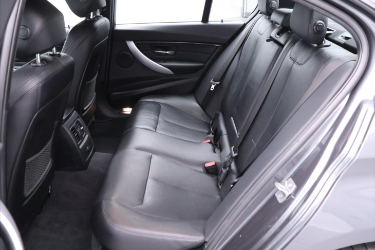 BMW Řada 3 1,5 318i Aut. M-Sport Shadow