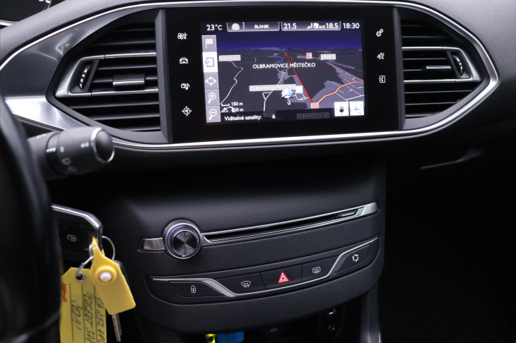 Peugeot 308 1,2 PT 96kW Allure LED Navi