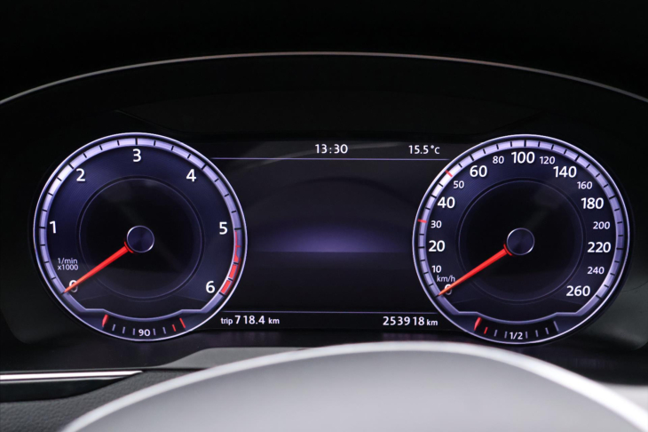 Volkswagen Passat 2,0 TDI 110kW 4M R-line LED