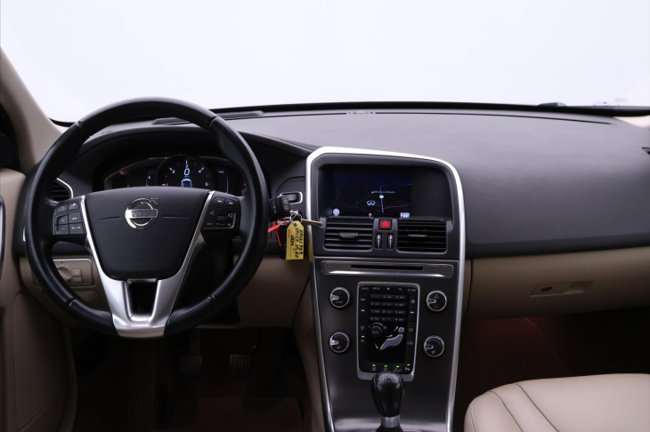 Volvo XC60 2,0 D3 100kW Summum Serv.Kniha