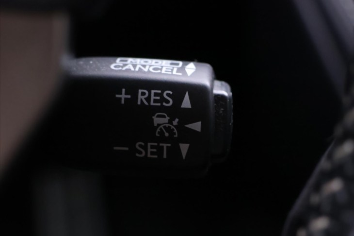 Lexus RC 300h 2,5 133kW F-Sport Navi CZ