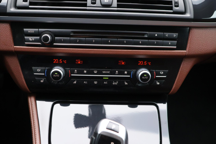 BMW Řada 5 3,0 530d 190kW Touring