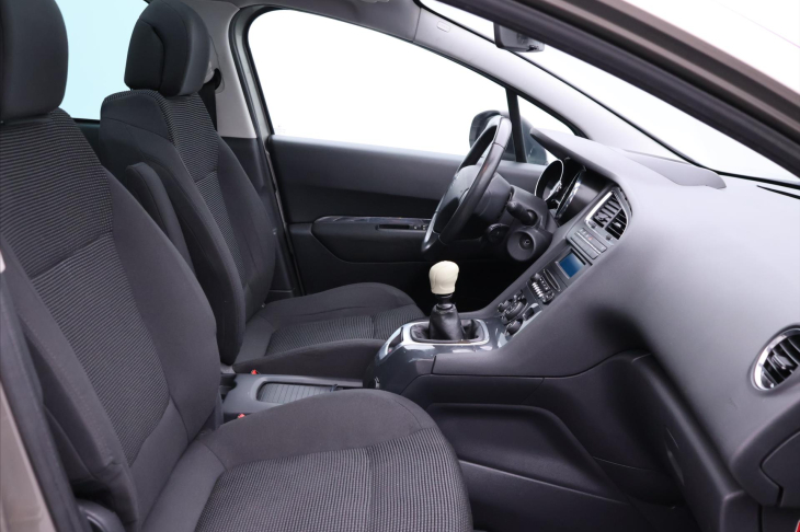 Peugeot 5008 1,6 HDI 82kW Family CZ