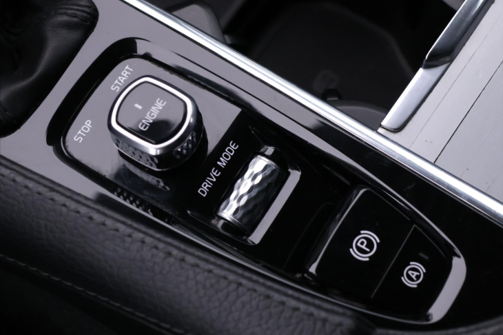 Volvo XC90 2,0 D4 140kW CZ LED Momentum