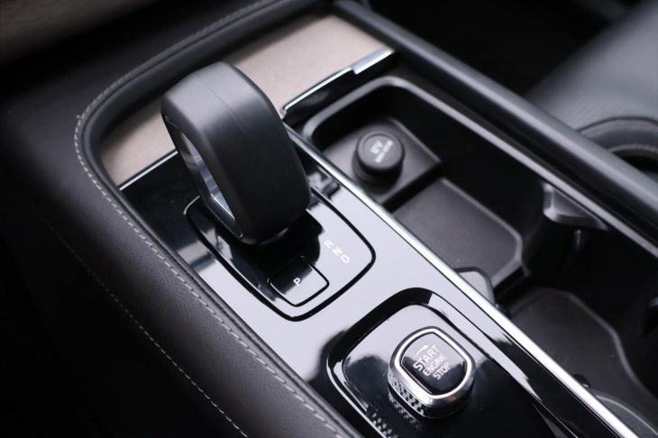 Volvo XC90 2,0 B5 AWD 173kW 1.Maj DPH CZ