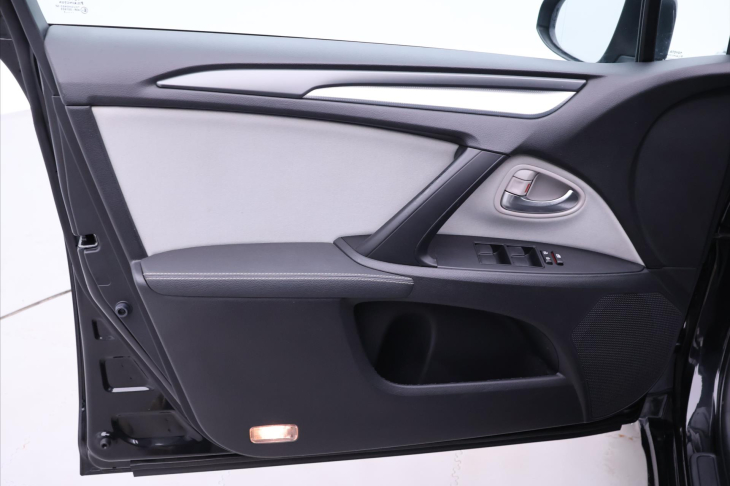 Toyota Avensis 2,0 D-4D 105kW Navi LED Tempo