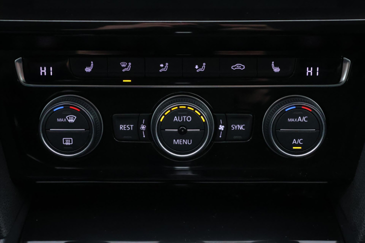 Volkswagen Passat 2,0 TDI DSG CZ Highline DPH