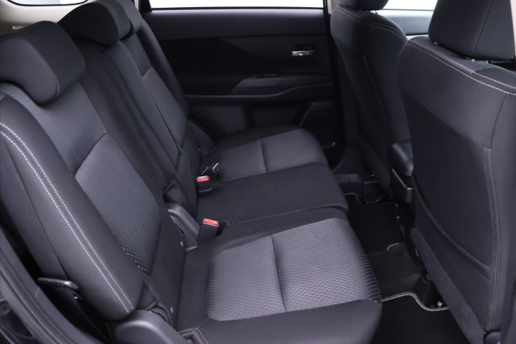 Mitsubishi Outlander 2,3 DI-D 110kW 4WD CZ Instyle