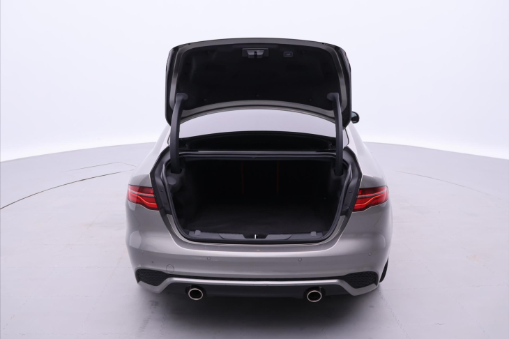 Jaguar XE 2,0 P300 221kW R-Dynamic DPH