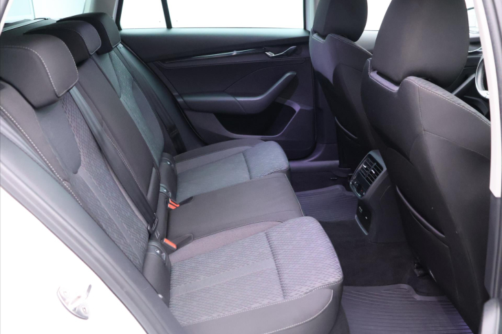 Škoda Octavia 2,0 TDI 110kW DSG Clever DPH