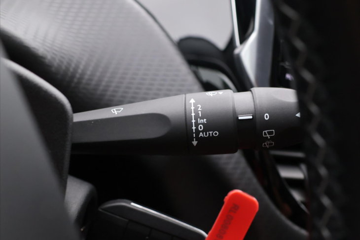 Peugeot 2008 1,2 PureTech 60kW Allure CZ