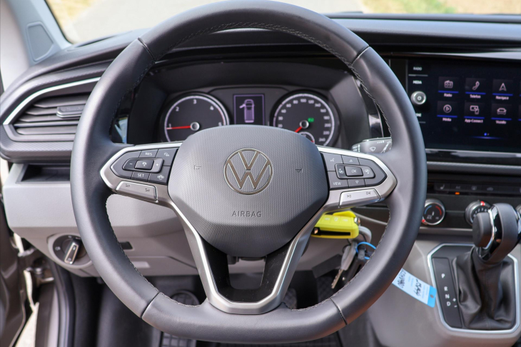 Volkswagen Transporter 2,0 TDI DSG Bulli Long 9-Míst