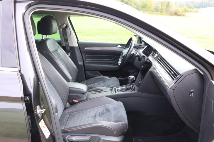 Volkswagen Passat 2,0 TDI DSG Elegance Navi
