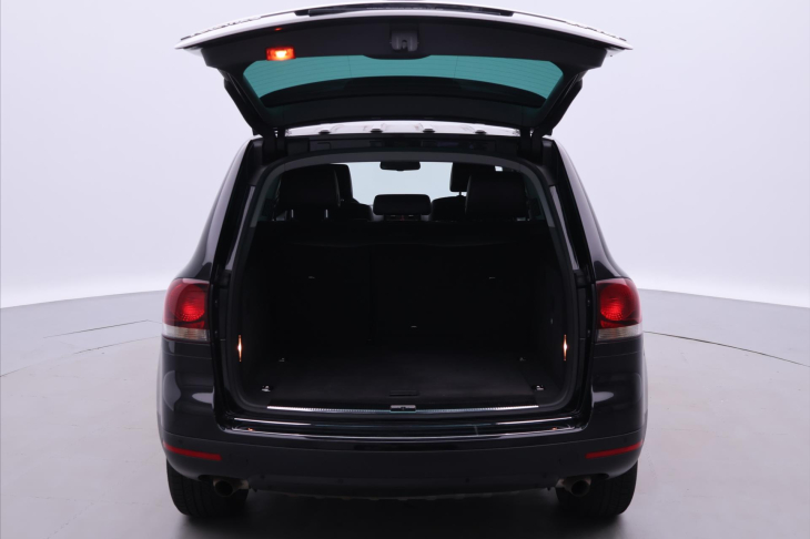 Volkswagen Touareg 3,0 TDi 176kW CZ 4M Serv.kniha
