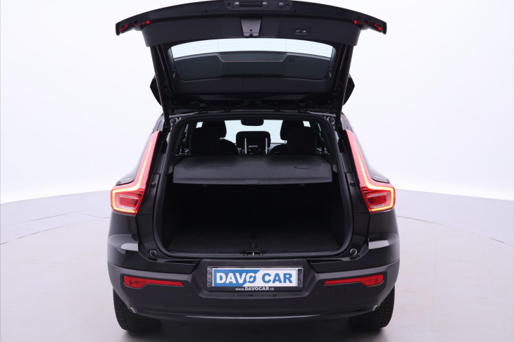 Volvo XC40 2,0 B4 145kW DCT Plus Dark CZ