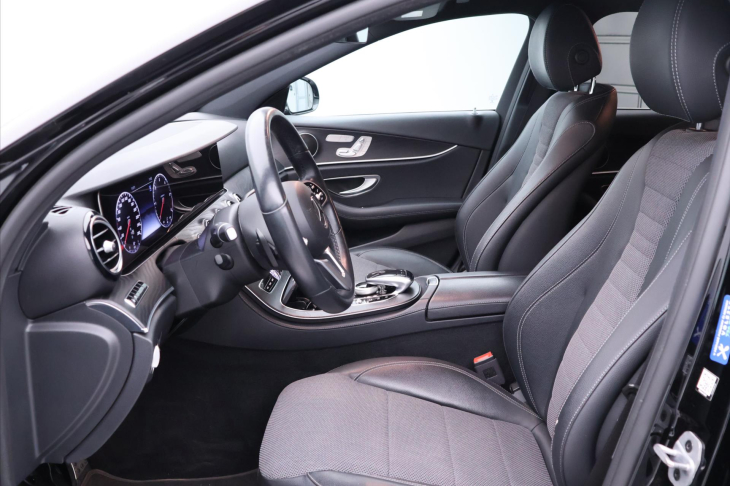 Mercedes-Benz Třídy E 2,0 220D  143kW 4MATIC  AUT