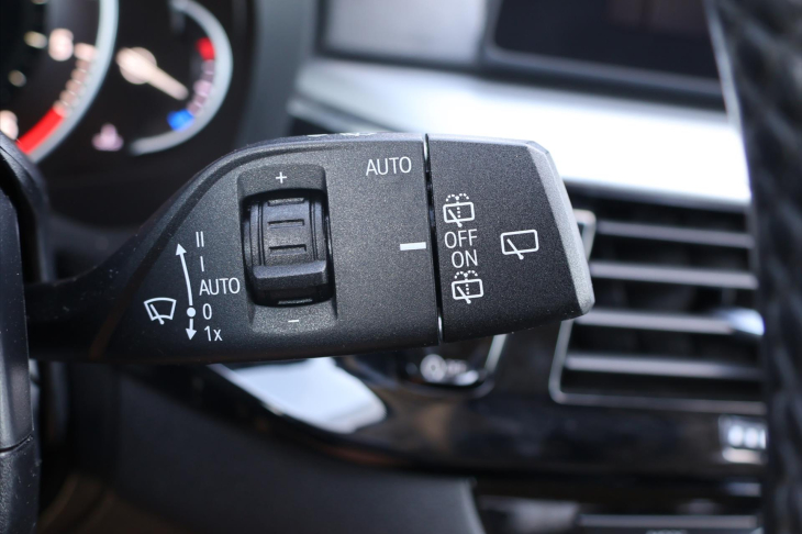 BMW Řada 5 2,0 525d 170kW Aut. Navi LED