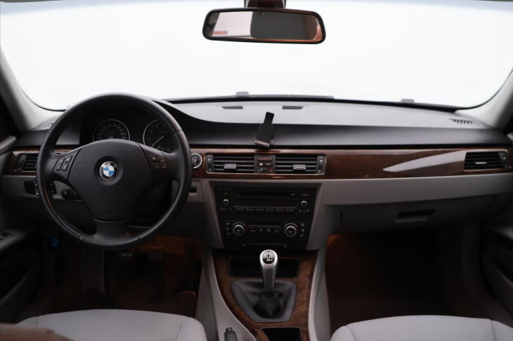 BMW Řada 3 3.0 325i 160kW Aut.klima