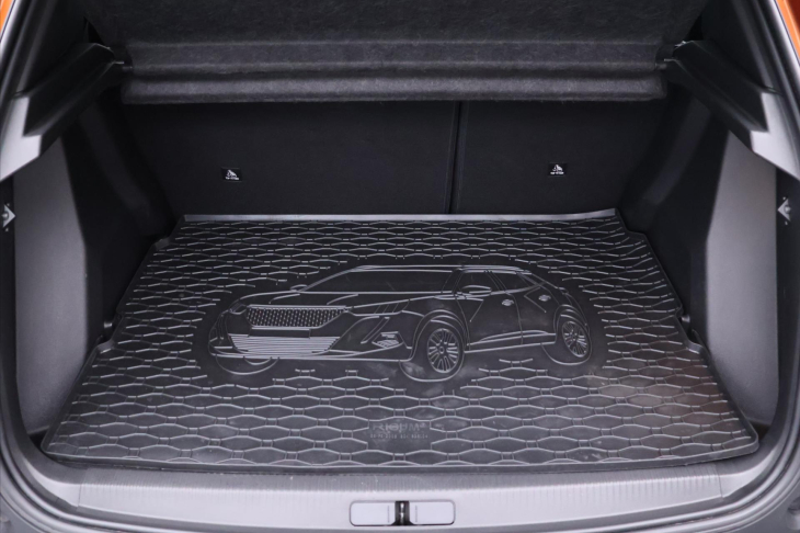 Peugeot 2008 1,2 PT 96kW Aut Allure CZ 1Maj