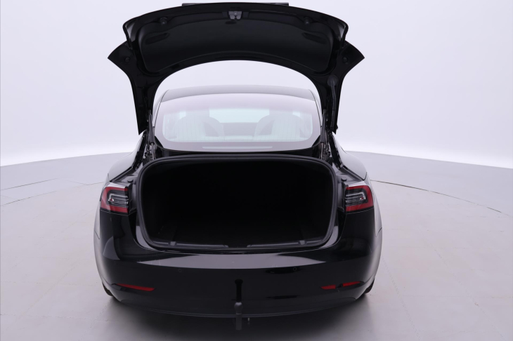 Tesla Model 3 Long Range AWD tažné DPH