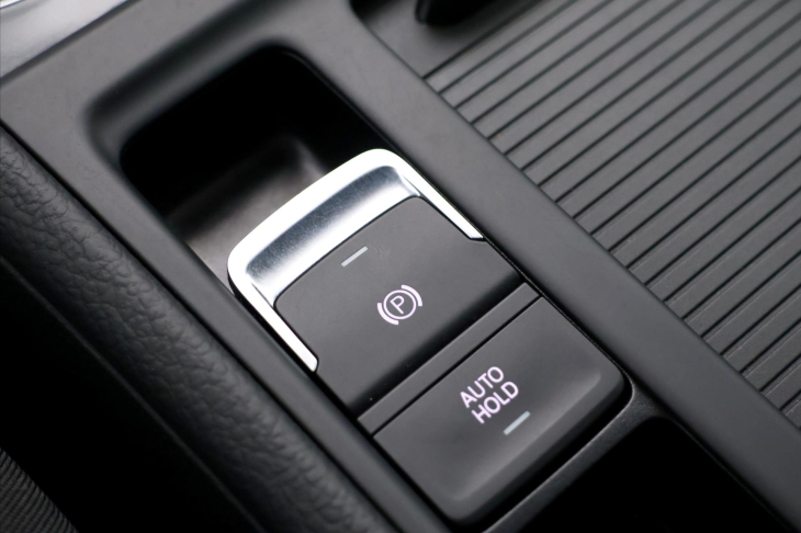 Volkswagen Golf 1,0 TSI 81kW DSG Navi 1.Maj