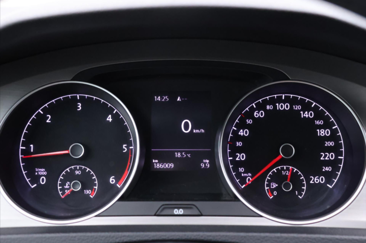 Volkswagen Golf 1,6 TDI Navi Aut.klima Kůže